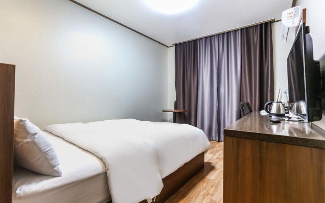Hyundai Motel Gangneung Esterno foto