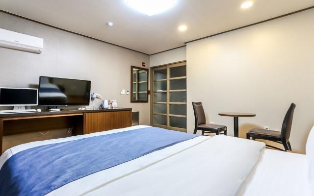 Hyundai Motel Gangneung Esterno foto