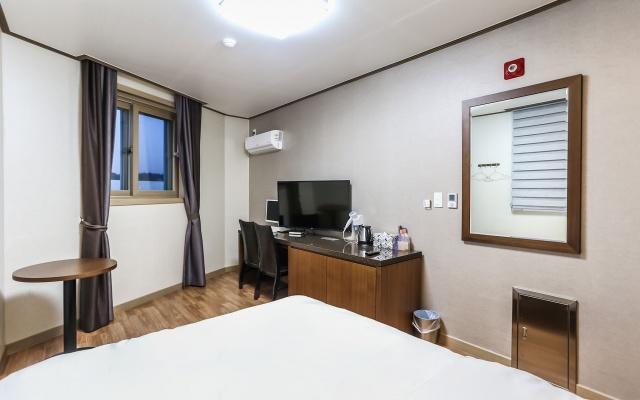 Hyundai Motel Gangneung Esterno foto